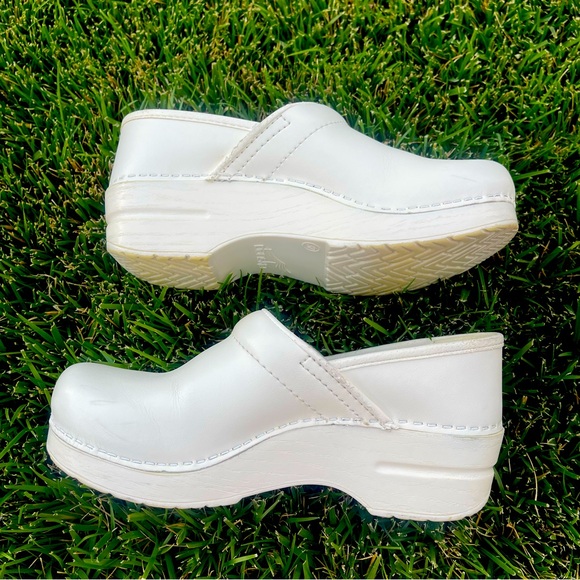 Dansko Professional White Box Leather Clogs Comfort Women’s EU 37 US 6.5-7 - Picture 1 of 10